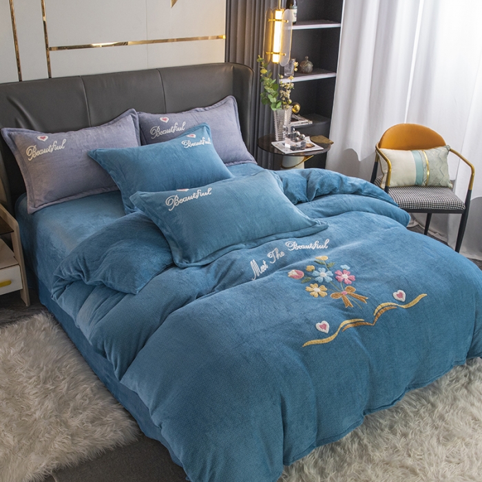 91家纺网 家纺一手货源 找家纺 纽缦 2022新款牛奶绒四件套梦幻花语系列 梦幻花语湖蓝