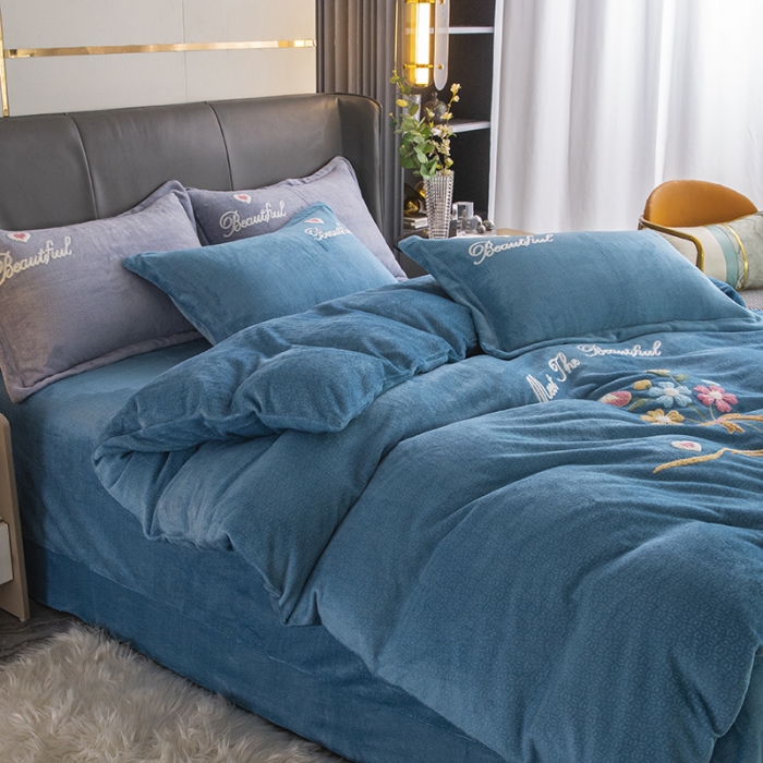 91家纺网 家纺一手货源 找家纺 纽缦 2022新款牛奶绒四件套梦幻花语系列 梦幻花语湖蓝