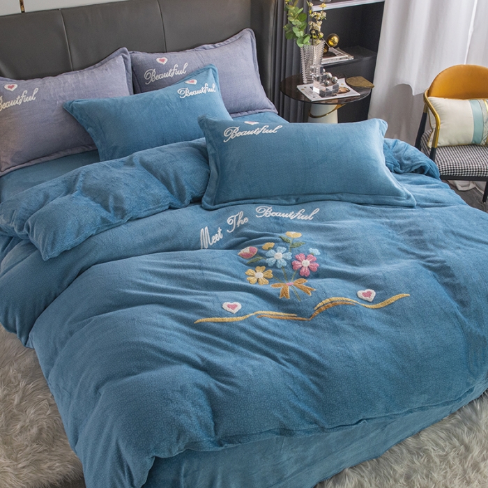 91家纺网 家纺一手货源 找家纺 纽缦 2022新款牛奶绒四件套梦幻花语系列 梦幻花语湖蓝