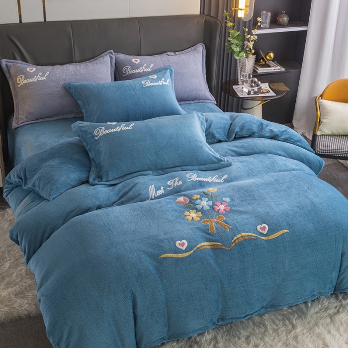 91家纺网 家纺一手货源 找家纺 纽缦 2022新款牛奶绒四件套梦幻花语系列 梦幻花语湖蓝