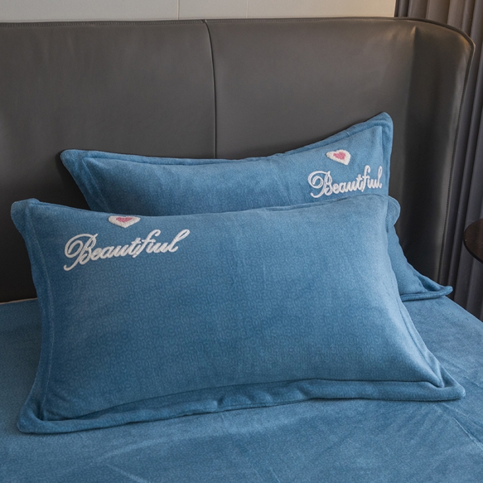 91家纺网 家纺一手货源 找家纺 纽缦 2022新款牛奶绒四件套梦幻花语系列 梦幻花语湖蓝