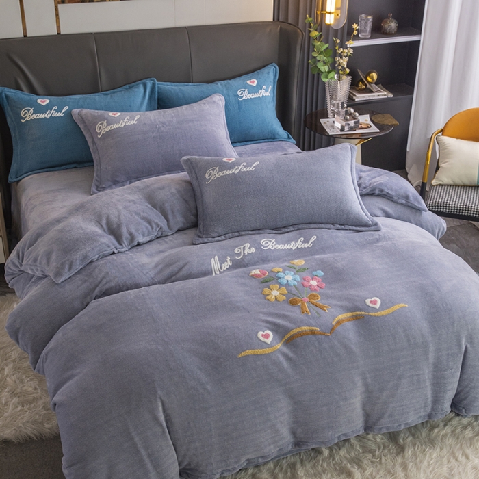 91家纺网 家纺一手货源 找家纺 纽缦 2022新款牛奶绒四件套梦幻花语系列 梦幻花语灰色