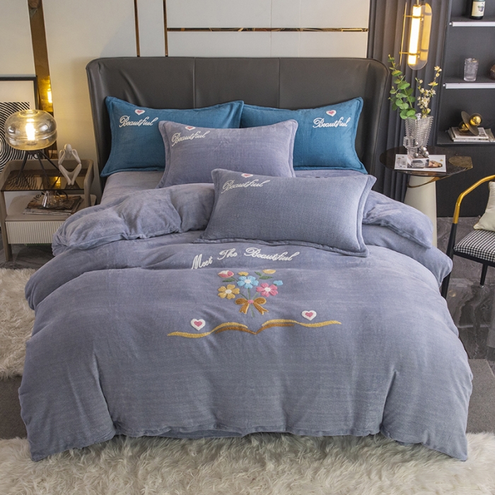 91家纺网 家纺一手货源 找家纺 纽缦 2022新款牛奶绒四件套梦幻花语系列 梦幻花语灰色