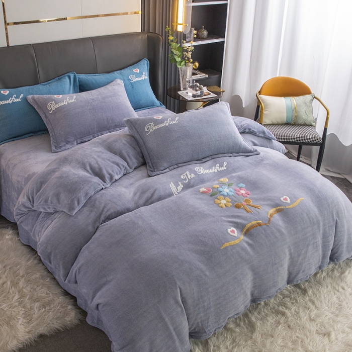 91家纺网 家纺一手货源 找家纺 纽缦 2022新款牛奶绒四件套梦幻花语系列 梦幻花语灰色