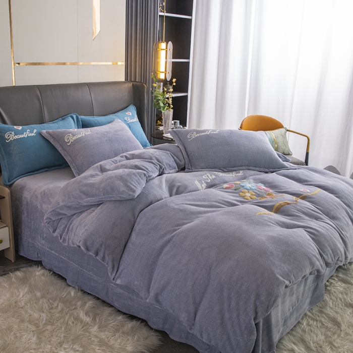 91家纺网 家纺一手货源 找家纺 纽缦 2022新款牛奶绒四件套梦幻花语系列 梦幻花语灰色