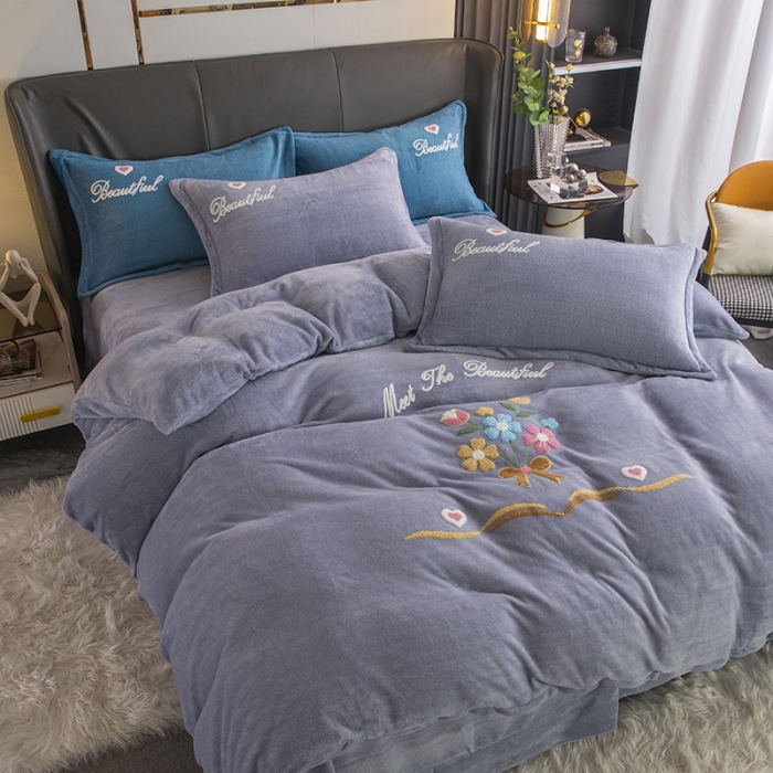 91家纺网 家纺一手货源 找家纺 纽缦 2022新款牛奶绒四件套梦幻花语系列 梦幻花语灰色