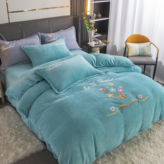 91家纺网 家纺一手货源 找家纺 纽缦 2022新款牛奶绒四件套梦幻花语系列 梦幻花语水绿