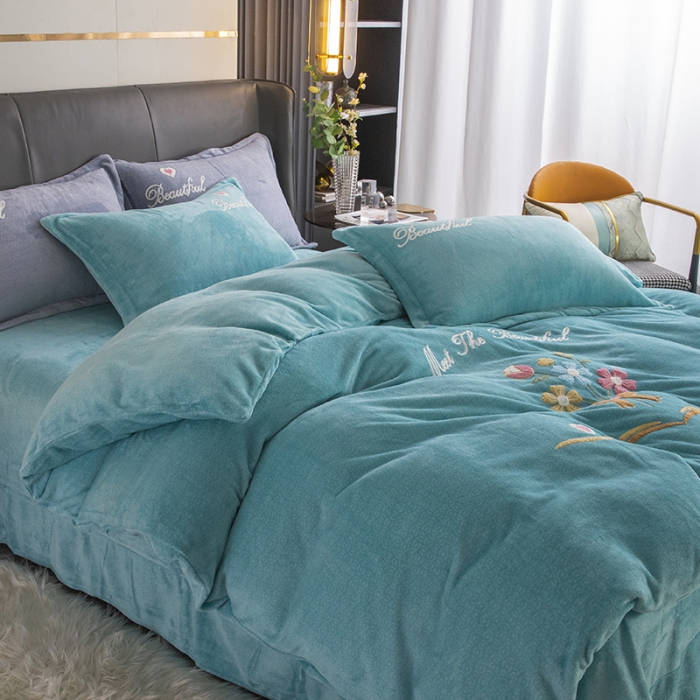 91家纺网 家纺一手货源 找家纺 纽缦 2022新款牛奶绒四件套梦幻花语系列 梦幻花语水绿