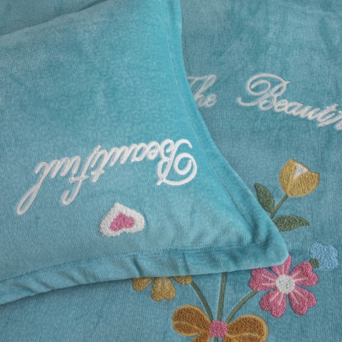 91家纺网 家纺一手货源 找家纺 纽缦 2022新款牛奶绒四件套梦幻花语系列 梦幻花语水绿