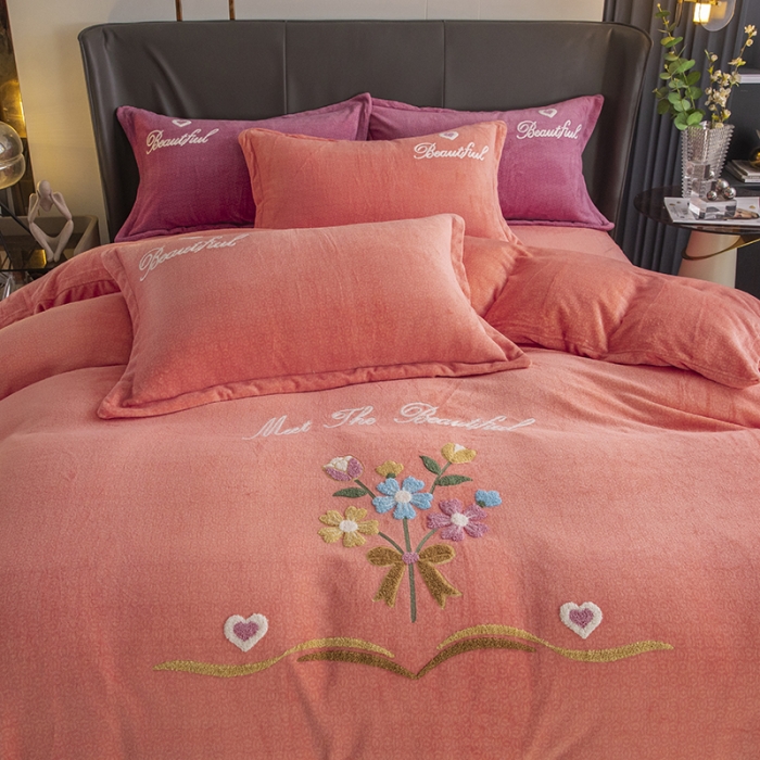 91家纺网 家纺一手货源 找家纺 纽缦 2022新款牛奶绒四件套梦幻花语系列 梦幻花语玉色