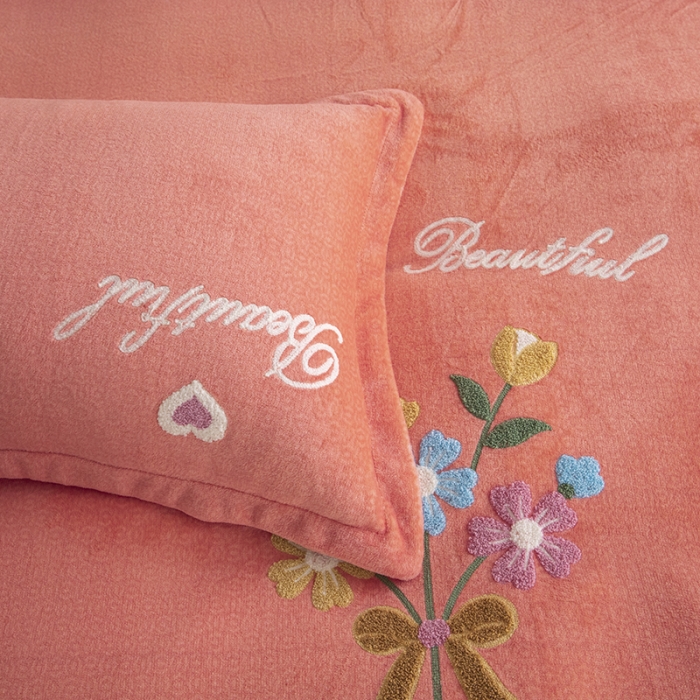 91家纺网 家纺一手货源 找家纺 纽缦 2022新款牛奶绒四件套梦幻花语系列 梦幻花语玉色