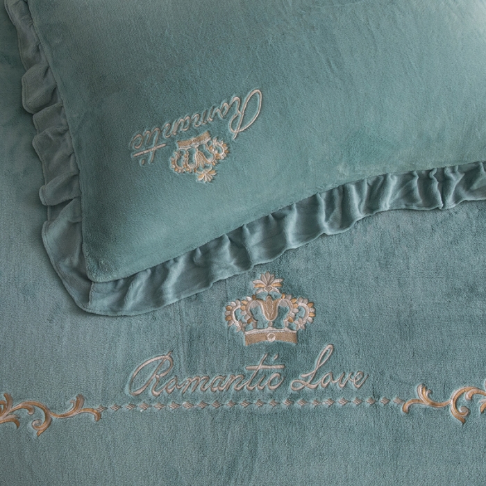 91家纺网 家纺一手货源 找家纺 纽缦 2022新款牛奶绒四件套时尚典范系列 时尚典范豆绿