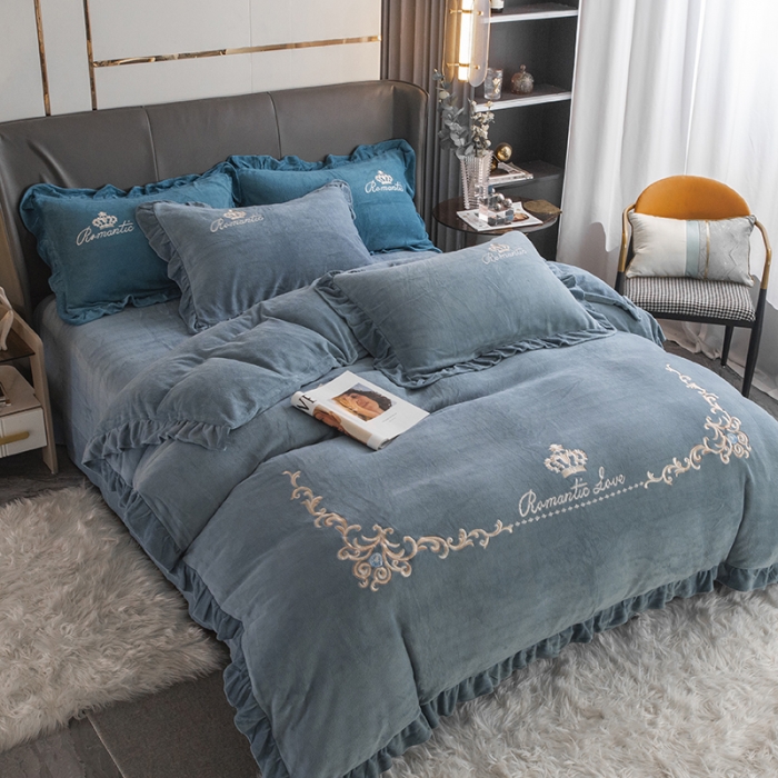 91家纺网 家纺一手货源 找家纺 纽缦 2022新款牛奶绒四件套时尚典范系列 时尚典范蓝灰