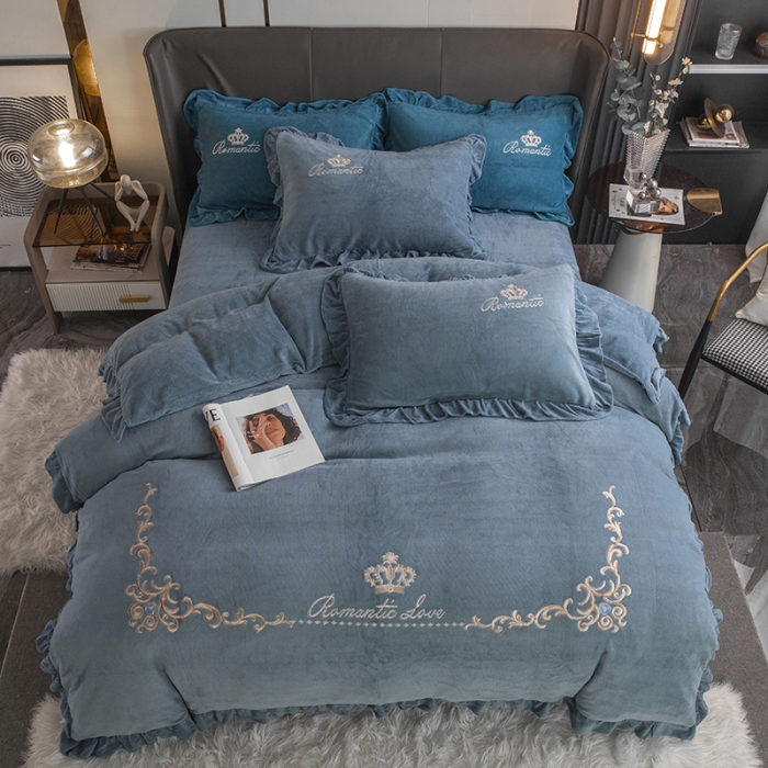 91家纺网 家纺一手货源 找家纺 纽缦 2022新款牛奶绒四件套时尚典范系列 时尚典范蓝灰