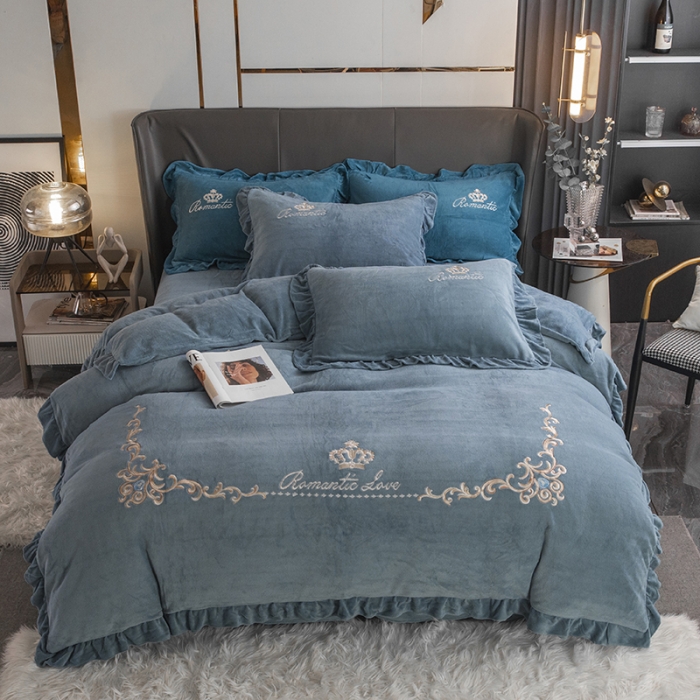 91家纺网 家纺一手货源 找家纺 纽缦 2022新款牛奶绒四件套时尚典范系列 时尚典范蓝灰