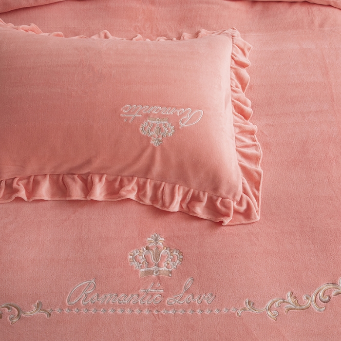 91家纺网 家纺一手货源 找家纺 纽缦 2022新款牛奶绒四件套时尚典范系列 时尚典范玉色