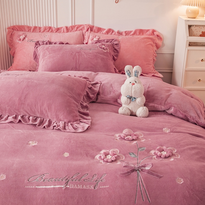 91家纺网 家纺一手货源 找家纺 纽缦 2022新款牛奶绒四件套唯爱系列 唯爱豆沙