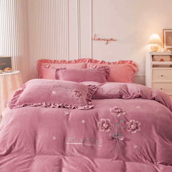 91家纺网 家纺一手货源 找家纺 纽缦 2022新款牛奶绒四件套唯爱系列 唯爱豆沙