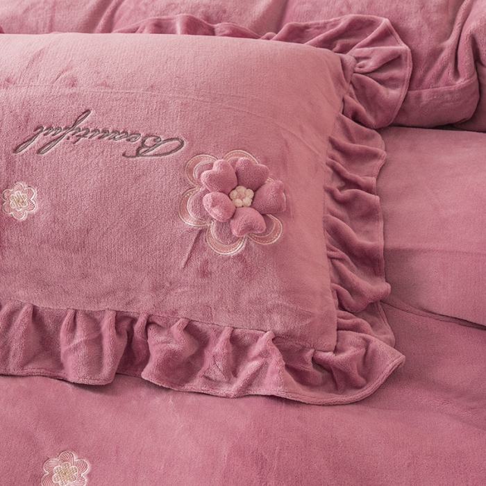 91家纺网 家纺一手货源 找家纺 纽缦 2022新款牛奶绒四件套唯爱系列 唯爱豆沙