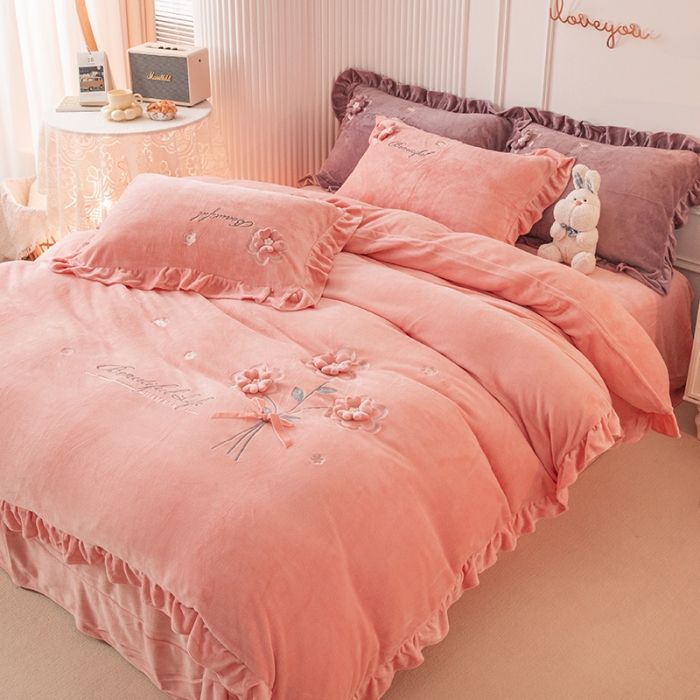 91家纺网 家纺一手货源 找家纺 纽缦 2022新款牛奶绒四件套唯爱系列 唯爱粉