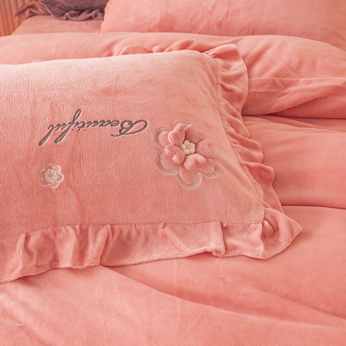 91家纺网 家纺一手货源 找家纺 纽缦 2022新款牛奶绒四件套唯爱系列 唯爱粉