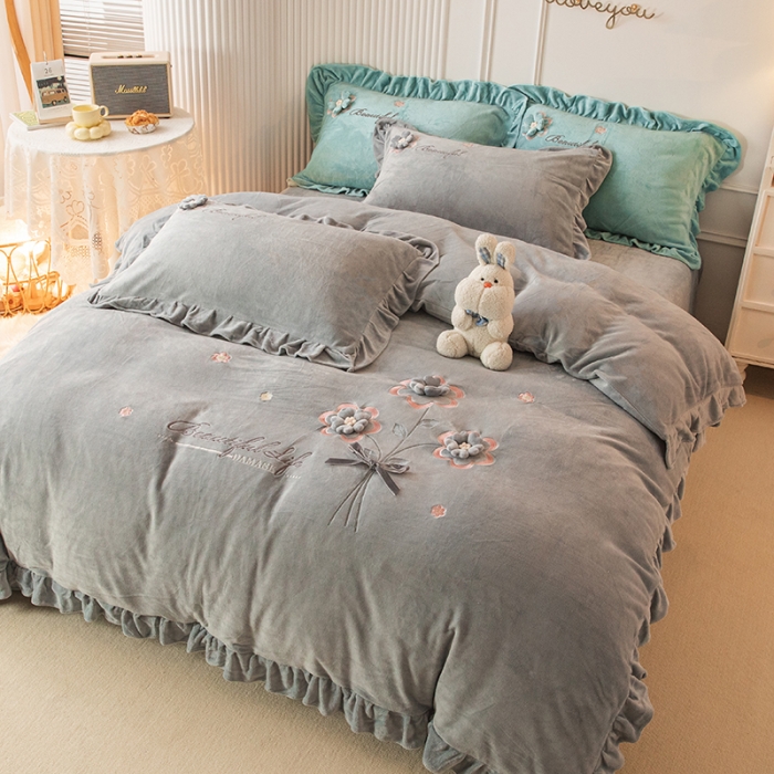 91家纺网 家纺一手货源 找家纺 纽缦 2022新款牛奶绒四件套唯爱系列 唯爱灰