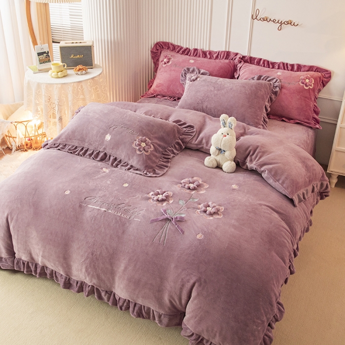 91家纺网 家纺一手货源 找家纺 纽缦 2022新款牛奶绒四件套唯爱系列 唯爱紫