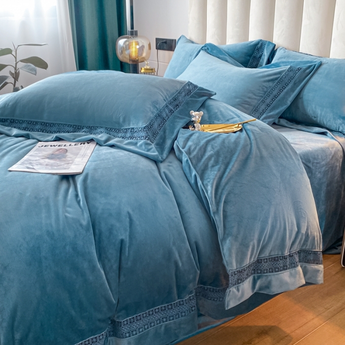 91家纺网 家纺一手货源 找家纺 冬天撸猫感牛奶绒床上四件套双面保暖珊瑚绒镂空边被套爱丽雾霾蓝