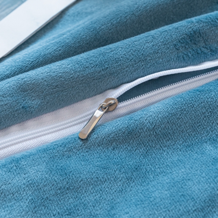 91家纺网 家纺一手货源 找家纺 冬天撸猫感牛奶绒床上四件套双面保暖珊瑚绒镂空边被套爱丽雾霾蓝