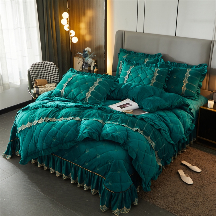 91家纺网 家纺一手货源 找家纺 十个点家纺 2024新款刺绣水晶绒床盖三件套 宝石绿