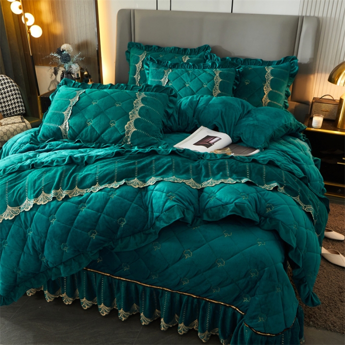 91家纺网 家纺一手货源 找家纺 十个点家纺 2024新款刺绣水晶绒床盖三件套 宝石绿