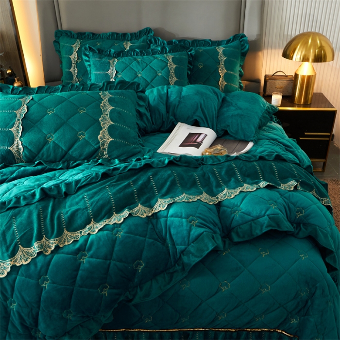 91家纺网 家纺一手货源 找家纺 十个点家纺 2024新款刺绣水晶绒床盖三件套 宝石绿