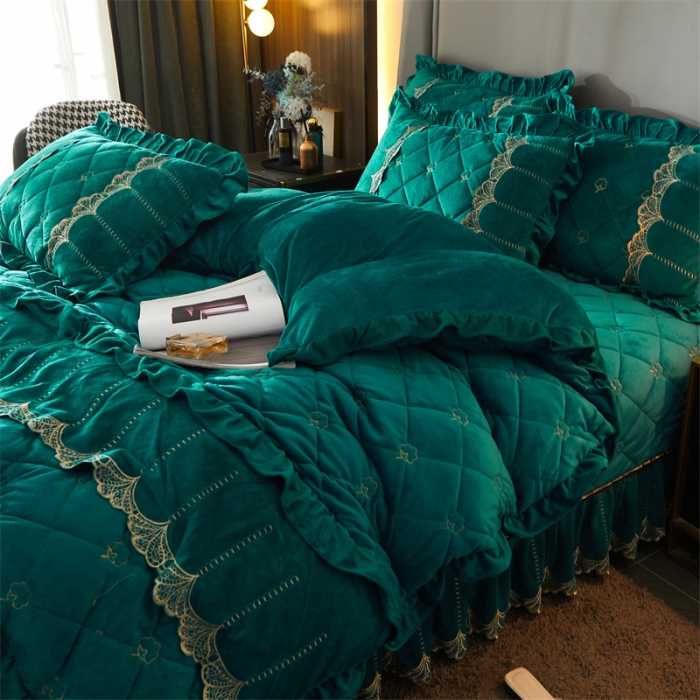 91家纺网 家纺一手货源 找家纺 十个点家纺 2024新款刺绣水晶绒床盖三件套 宝石绿