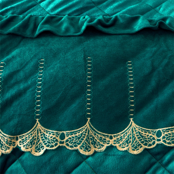 91家纺网 家纺一手货源 找家纺 十个点家纺 2024新款刺绣水晶绒床盖三件套 宝石绿