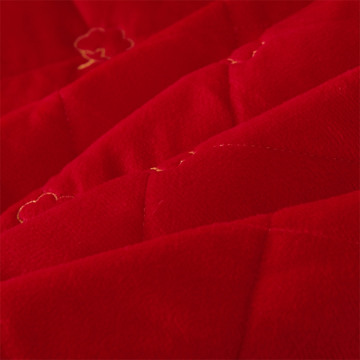 91家纺网 家纺一手货源 找家纺 十个点家纺 2024新款刺绣水晶绒床盖三件套 大红