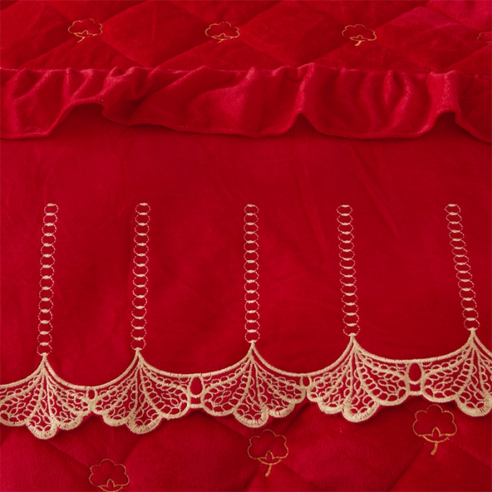 91家纺网 家纺一手货源 找家纺 十个点家纺 2024新款刺绣水晶绒床盖三件套 大红