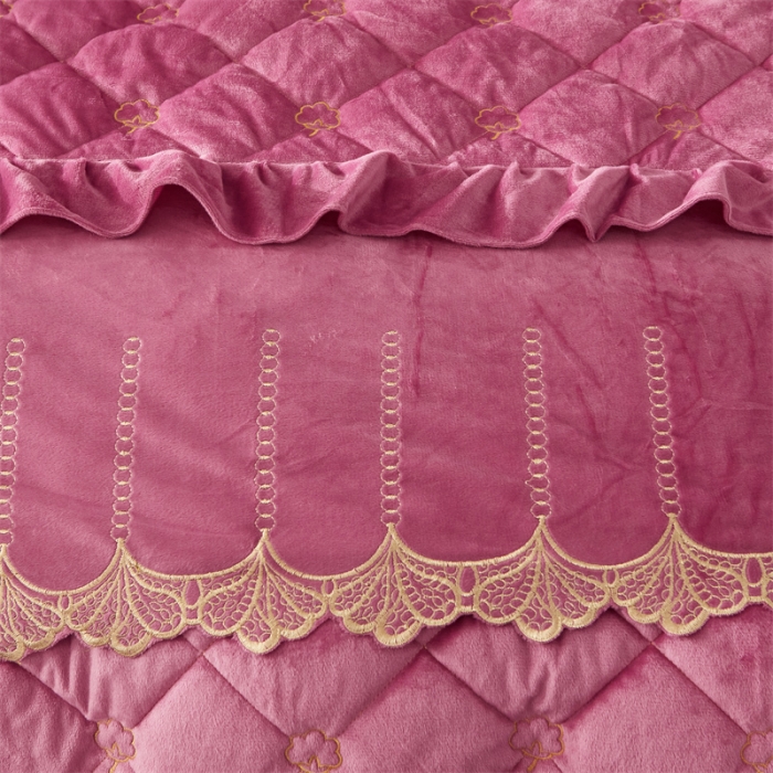 91家纺网 家纺一手货源 找家纺 十个点家纺 2024新款刺绣水晶绒床盖三件套 豆沙