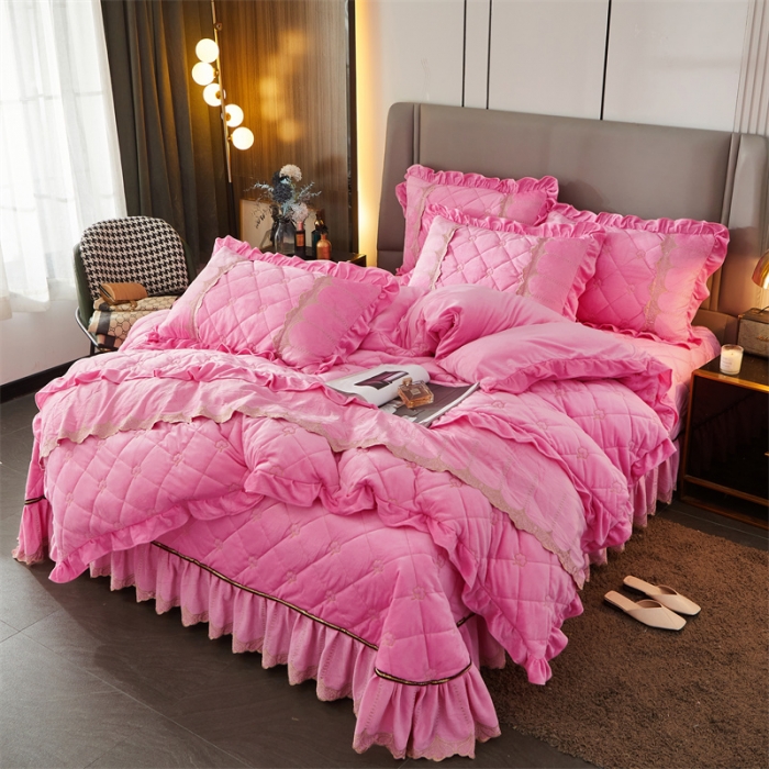 91家纺网 家纺一手货源 找家纺 十个点家纺 2024新款刺绣水晶绒床盖三件套 粉色