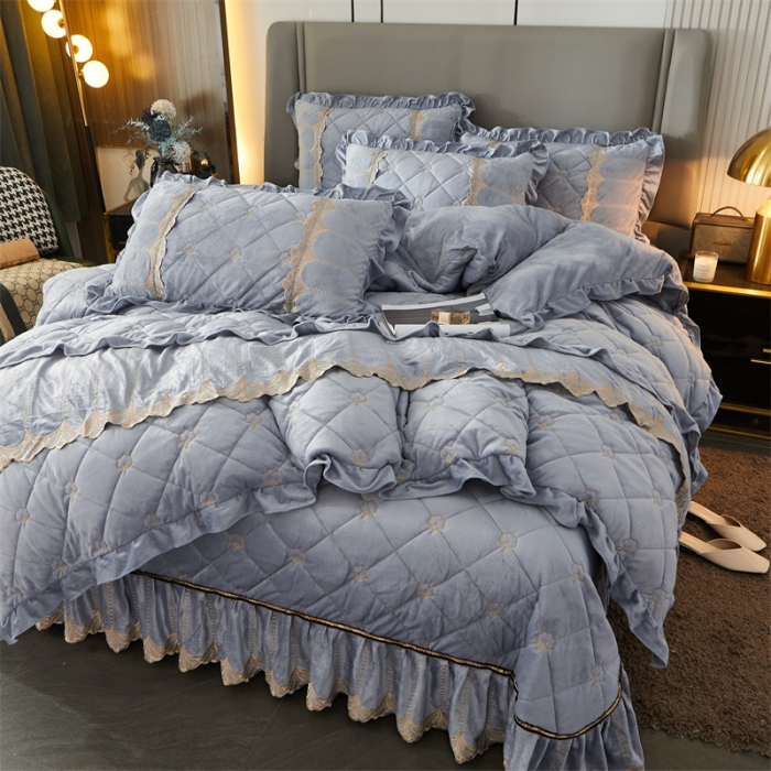 91家纺网 家纺一手货源 找家纺 十个点家纺 2024新款刺绣水晶绒床盖三件套 灰色