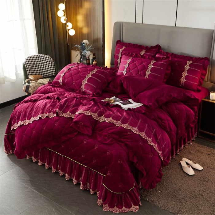 91家纺网 家纺一手货源 找家纺 十个点家纺 2024新款刺绣水晶绒床盖三件套 酒红