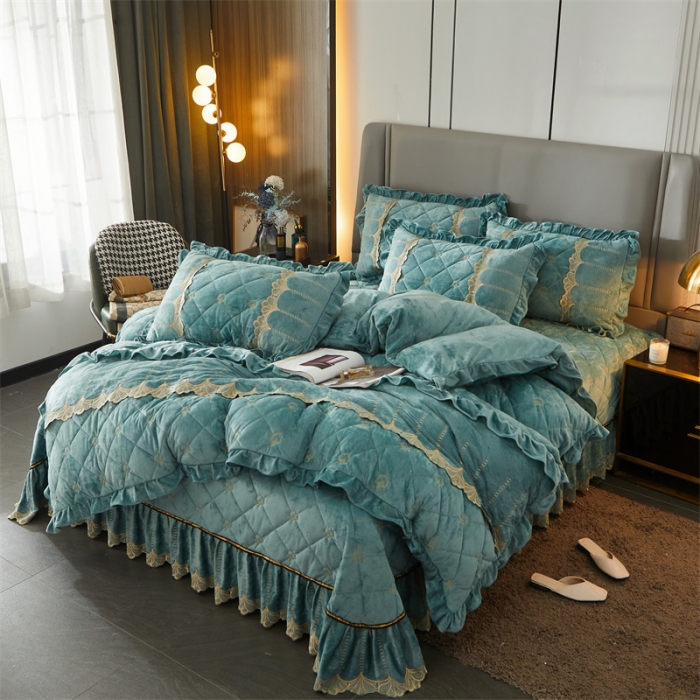 91家纺网 家纺一手货源 找家纺 十个点家纺 2024新款刺绣水晶绒床盖三件套 水墨绿
