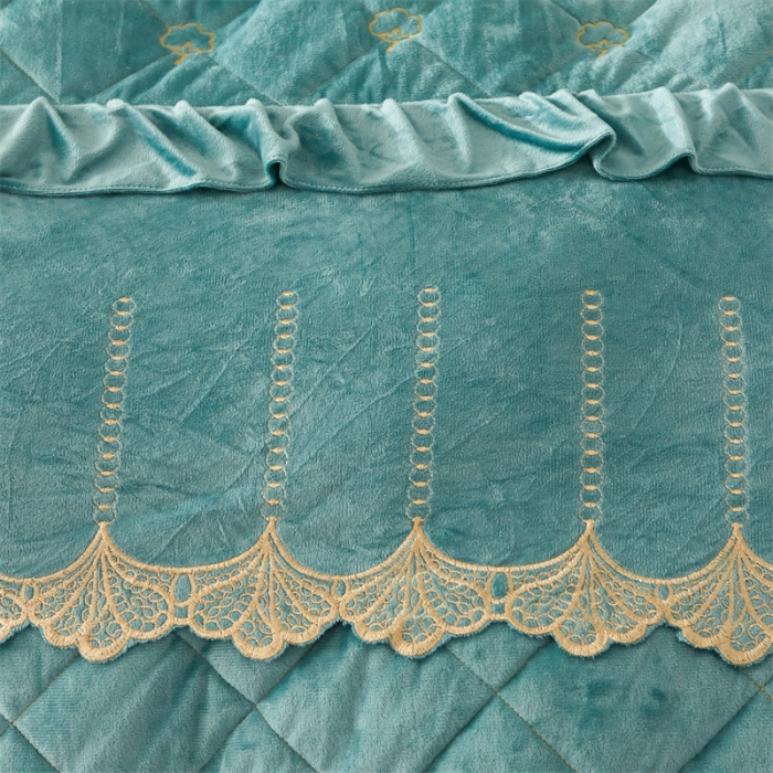 91家纺网 家纺一手货源 找家纺 十个点家纺 2024新款刺绣水晶绒床盖三件套 水墨绿