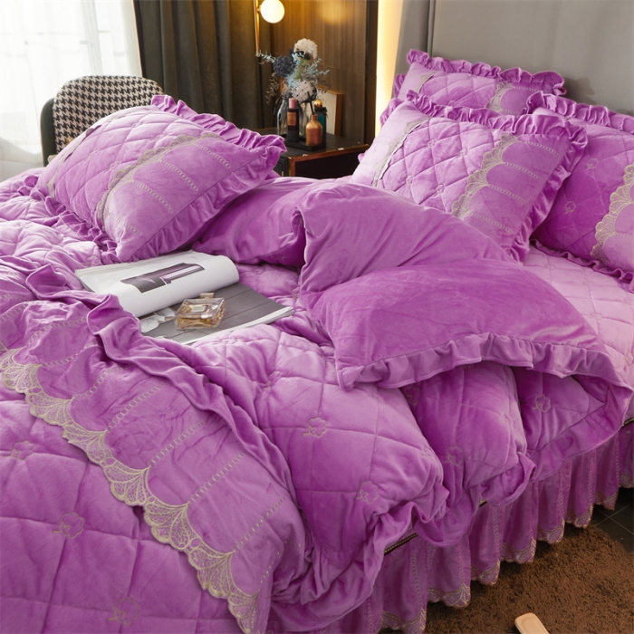 91家纺网 家纺一手货源 找家纺 十个点家纺 2024新款刺绣水晶绒床盖三件套 紫色