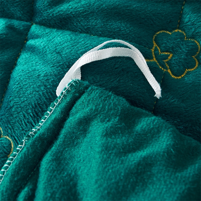 91家纺网 家纺一手货源 找家纺 十个点家纺 2024新款刺绣水晶绒床盖四件套 宝石绿