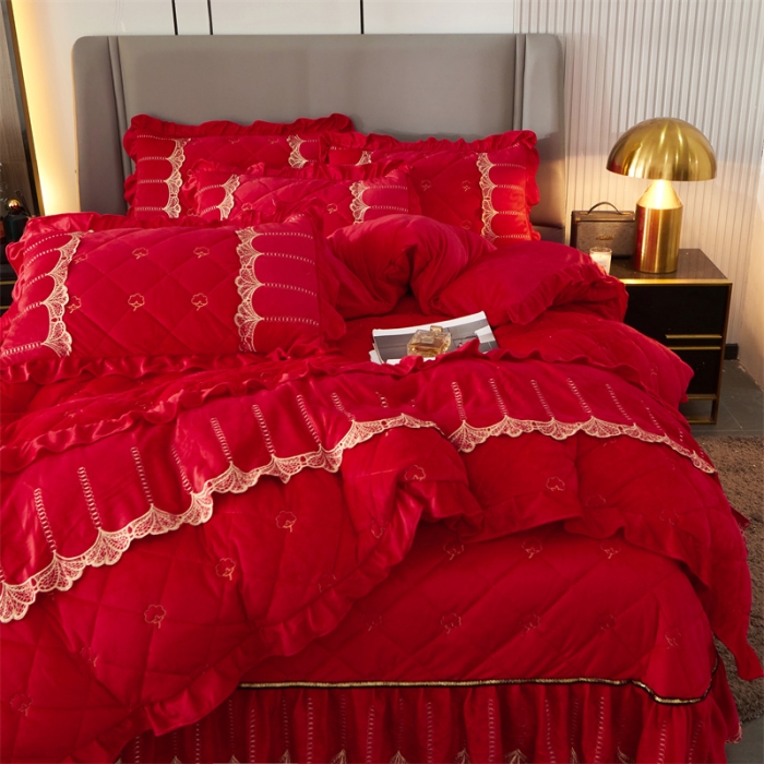 91家纺网 家纺一手货源 找家纺 十个点家纺 2024新款刺绣水晶绒床盖四件套 大红