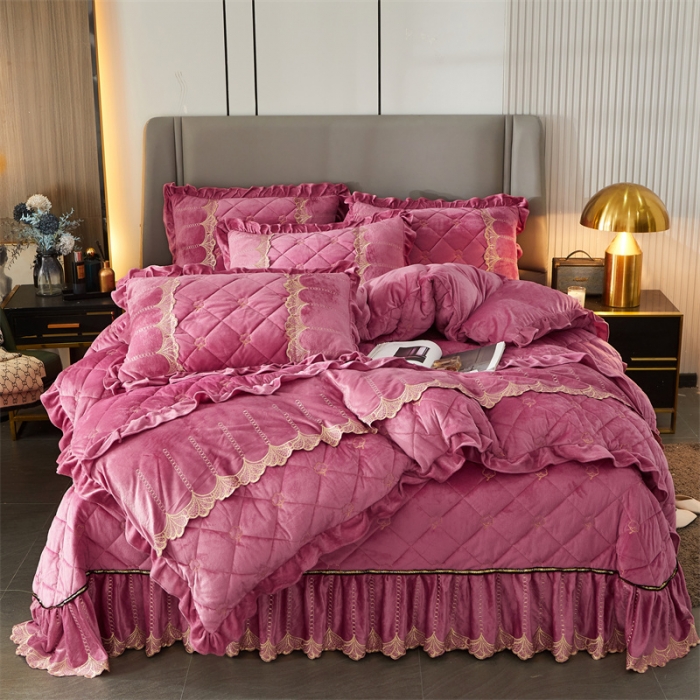 91家纺网 家纺一手货源 找家纺 十个点家纺 2024新款刺绣水晶绒床盖四件套 豆沙