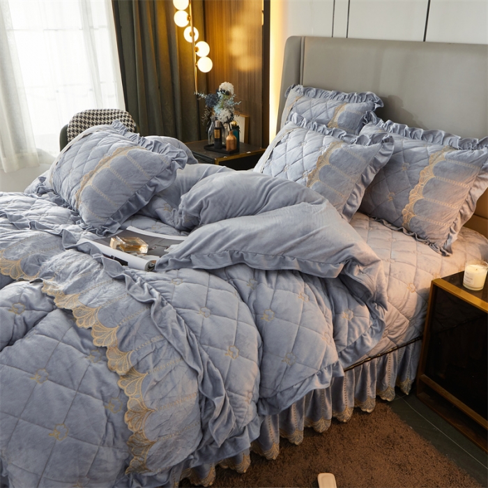 91家纺网 家纺一手货源 找家纺 十个点家纺 2024新款刺绣水晶绒床盖四件套 灰色