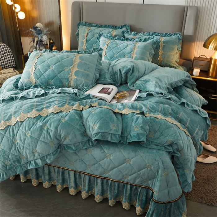 91家纺网 家纺一手货源 找家纺 十个点家纺 2024新款刺绣水晶绒床盖四件套 水墨绿