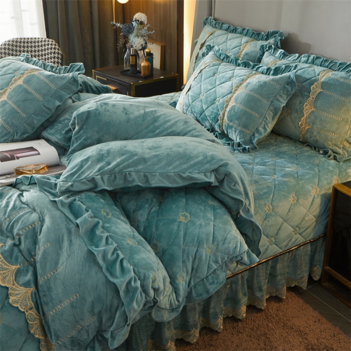 91家纺网 家纺一手货源 找家纺 十个点家纺 2024新款刺绣水晶绒床盖四件套 水墨绿