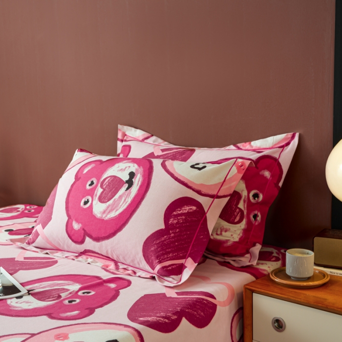 91家纺网 家纺一手货源 找家纺 乐视2024新款加厚高密全棉磨毛枕套 草莓熊熊